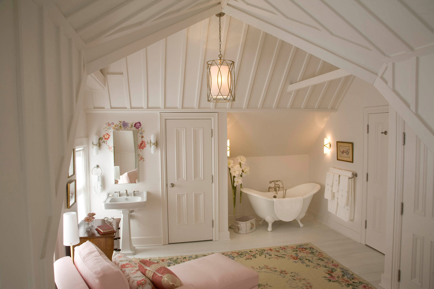 Residential-Interior-StratfordCottage-bed-room-tub