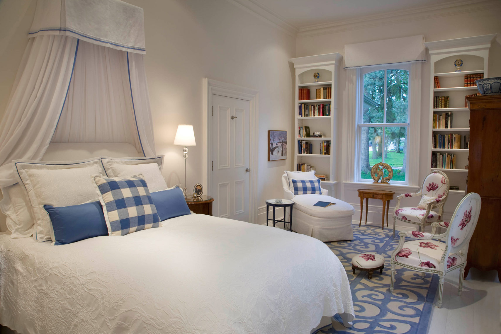 Residential-Interior-StratfordCottage-master-bed